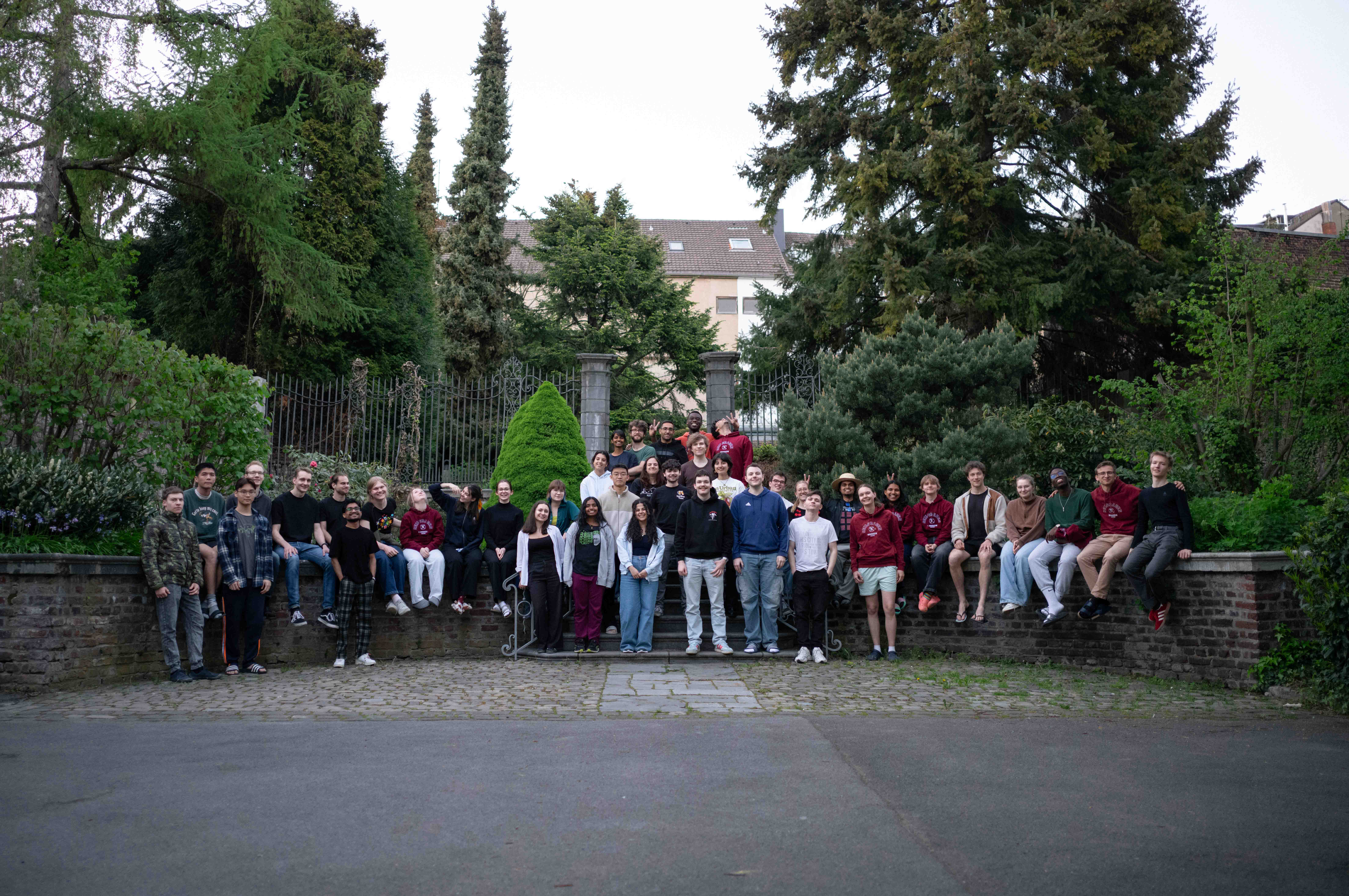 Gruppenfoto der Bewohner im Garten